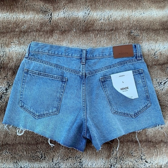 Hidden Kenzie Medium Wash Classic Mid Rise Shorts Distressed - Picture 3 of 8